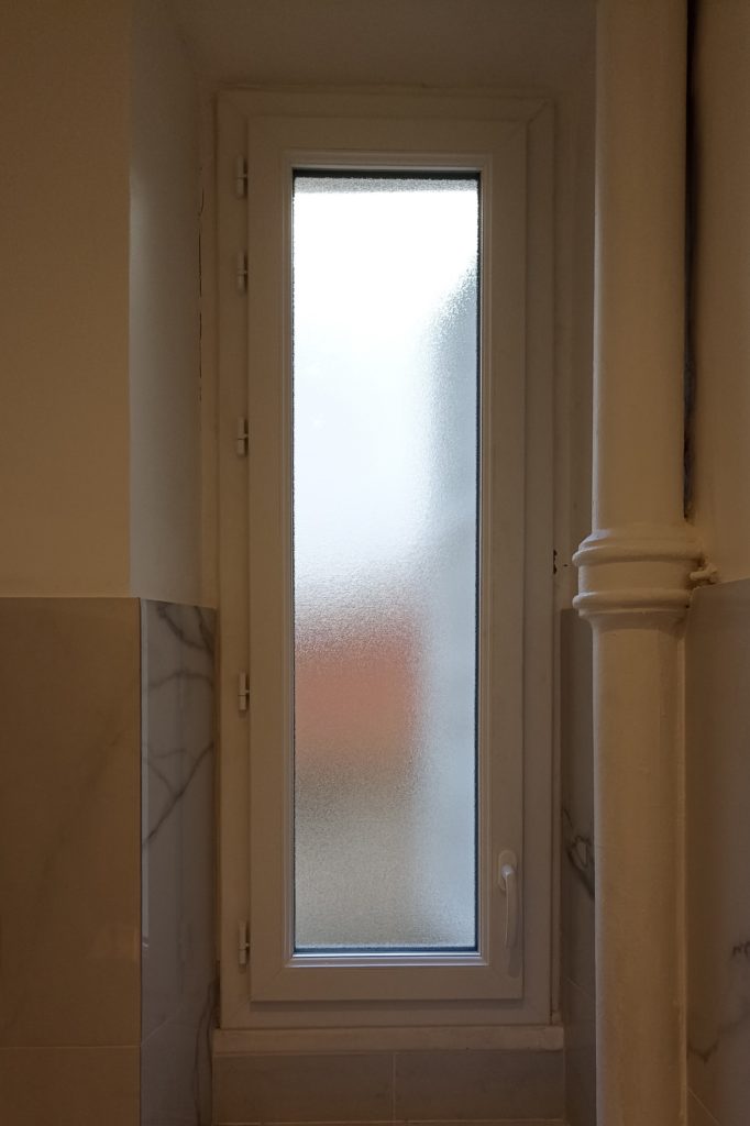 Fenêtre en PVC blanche avec double vitrage imprimé pour WC